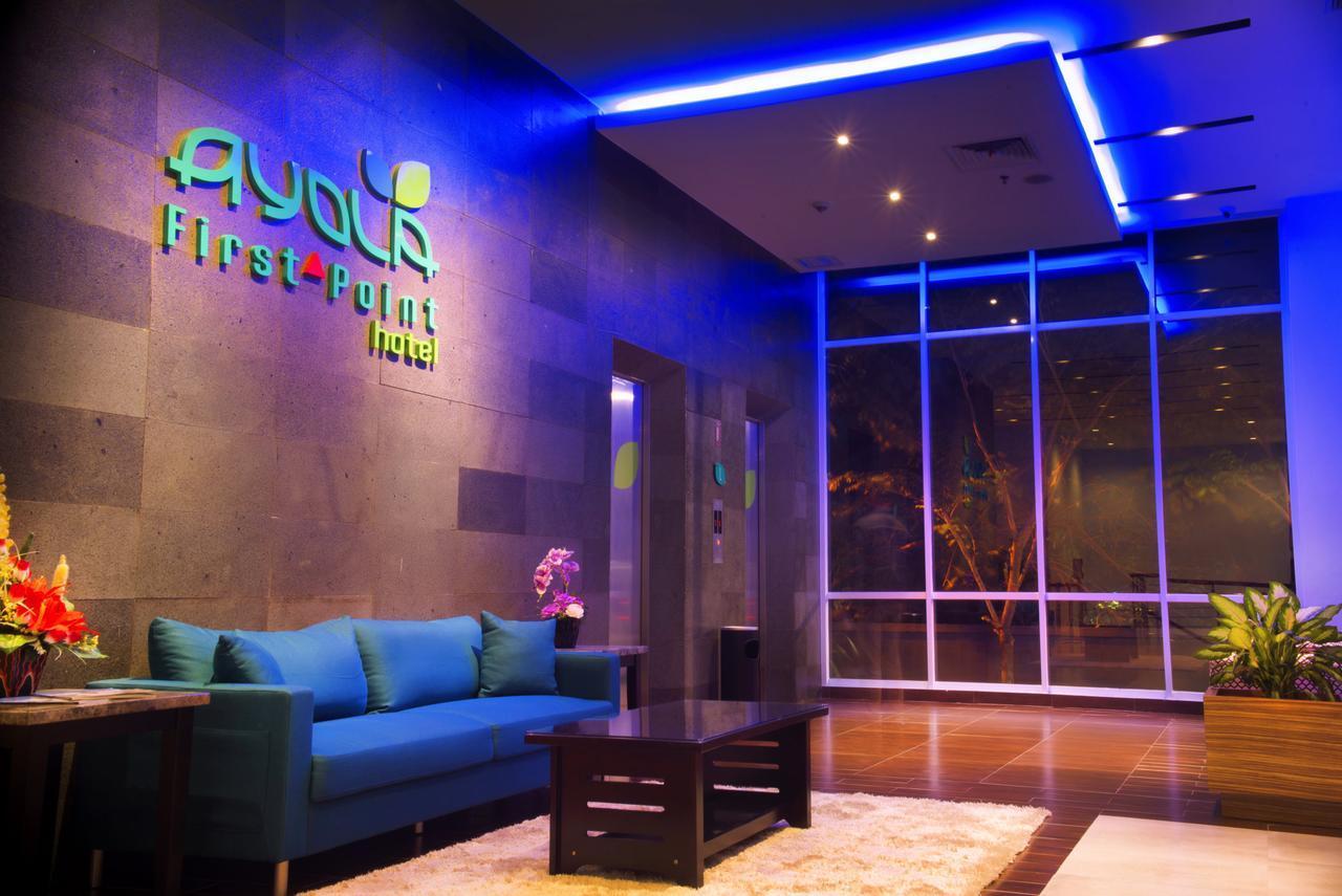 Ayola First Point Hotel Pekanbaru Exterior foto