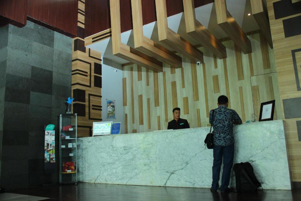 Ayola First Point Hotel Pekanbaru Exterior foto