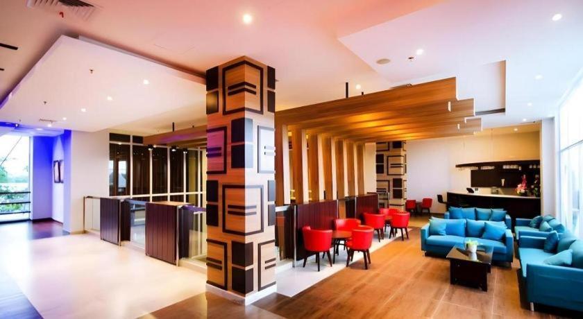 Ayola First Point Hotel Pekanbaru Exterior foto