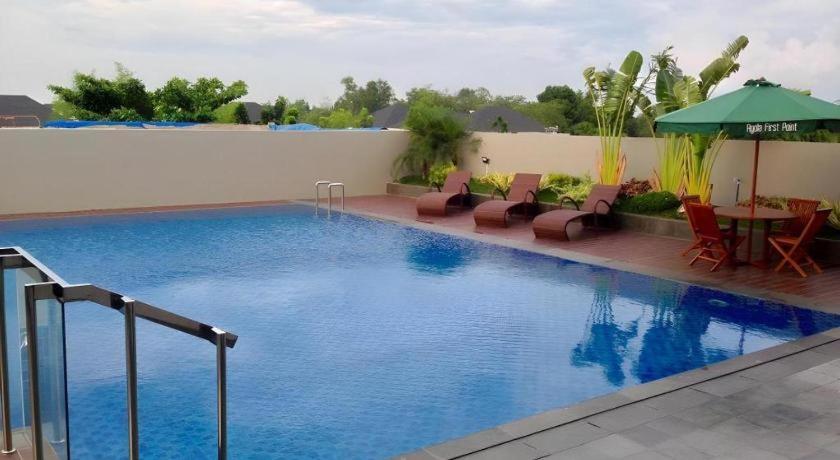 Ayola First Point Hotel Pekanbaru Exterior foto