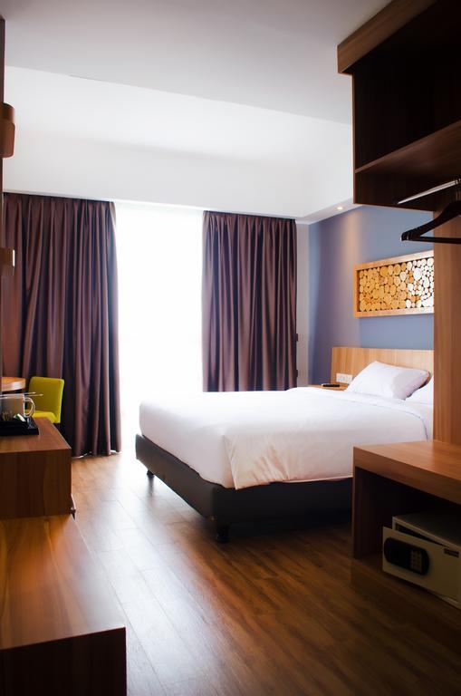 Ayola First Point Hotel Pekanbaru Exterior foto